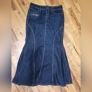 SOLD 💋 Dark denim maxi skirt. Y2k retro